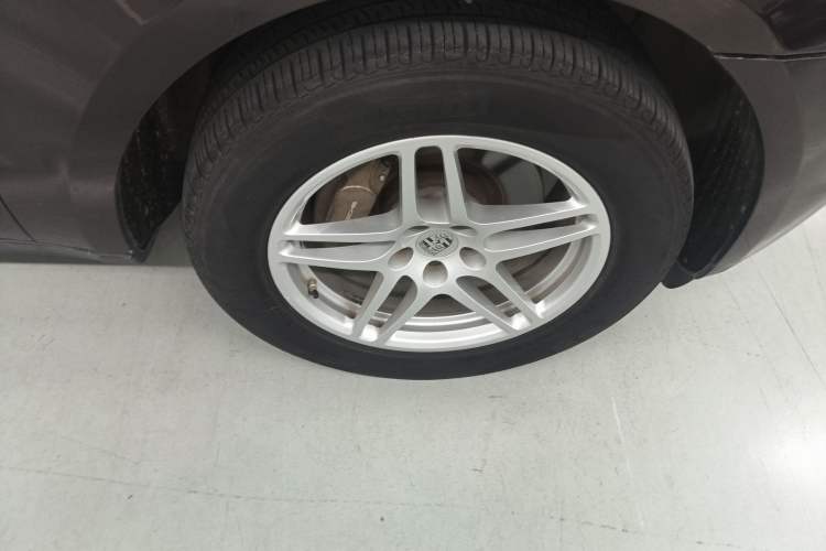 Used Porsche Macan 2017 Macan 2.0T Right Front Wheel Hub