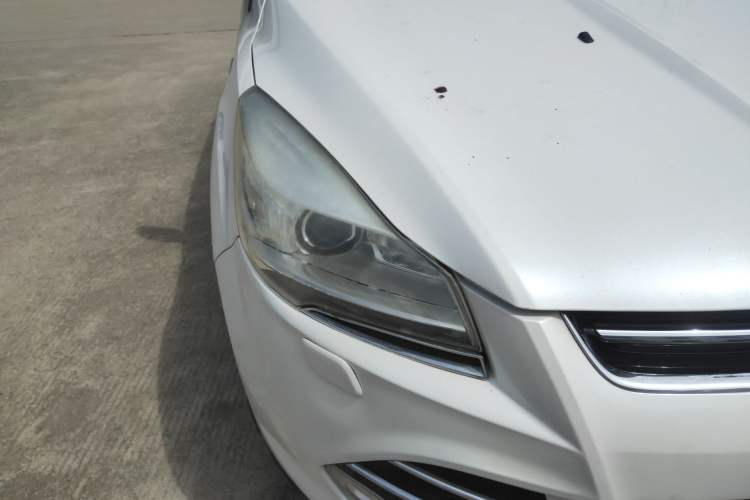 Used Ford Kuga 2015 2.0L GTDi Four-Wheel-Drive Sport Model Right Front Headlight