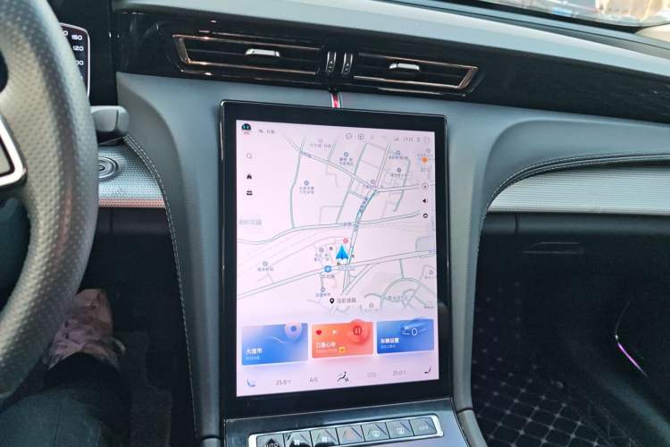 Used Hongqi H5 2023 2.0T Automatic Smart Connect Flagship Edition Audio And AC Panel