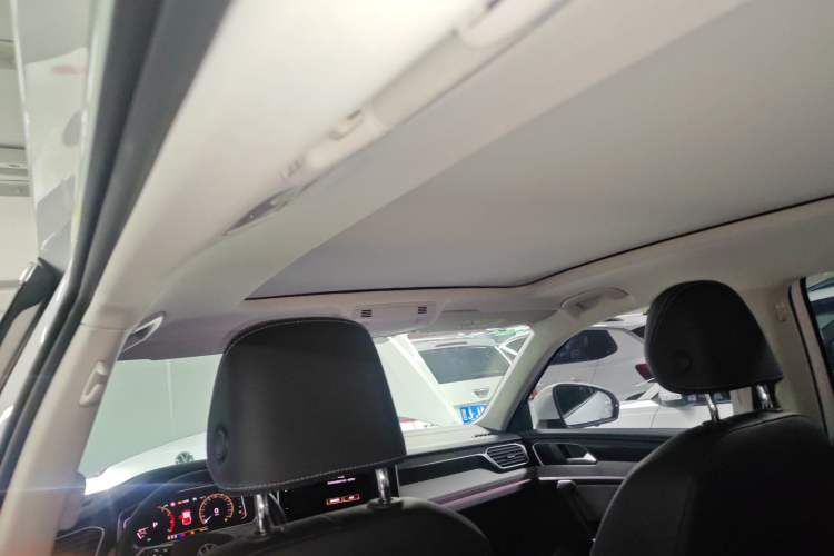 Used Volkswagen Tayron 2023 280TSI Two-Wheel-Drive Luxury Plus Advanced Version Headliner