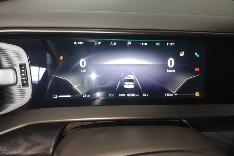 Used Denza D9 2022 DM-i 1040 Prestige Model