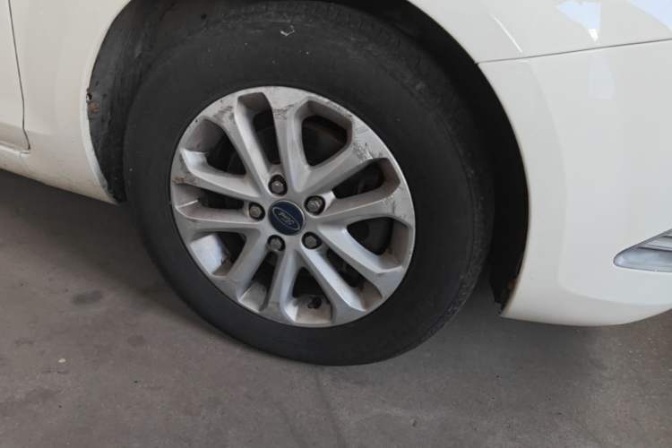 Used Ford Focus 2013 Hatchback Classic 1.8L Automatic Base Model
