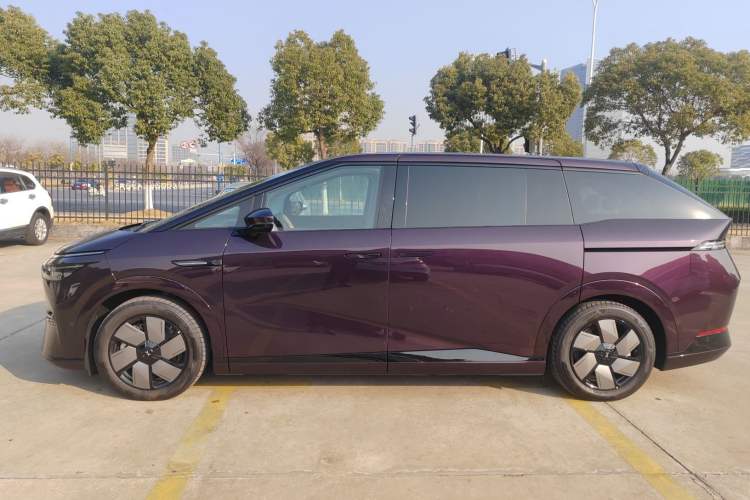 Used XPeng X9 2025 650 Long-Range Max
