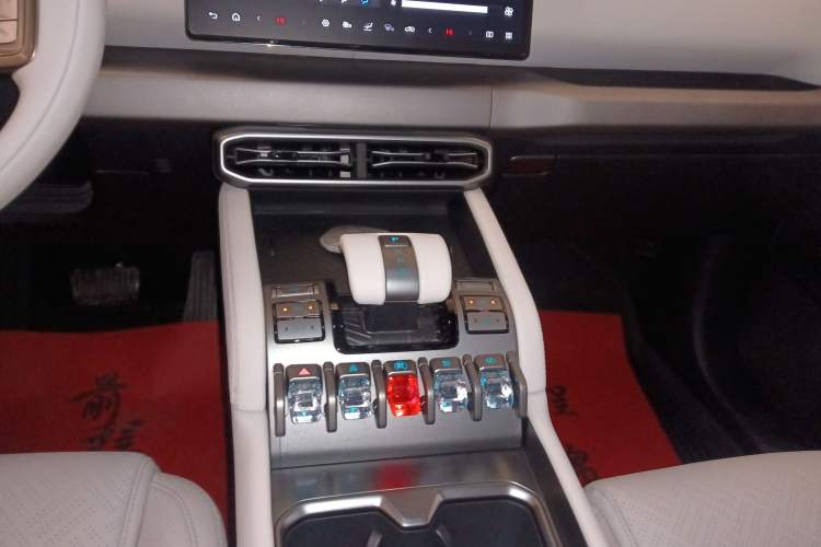 Used Formula Leopard Titanium 3 2025 501 km Range Rear-Wheel Drive Intelligent Driving Pro Version
