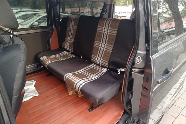 Used Jinbei Gold Hiace M Classic 2023 1.5L Engineering Lion Passenger Vehicle 5/6/7 Seats
