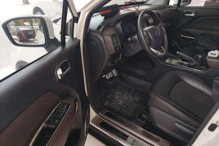 Used GAC Trumpchi GS3 2017 150N Automatic Elite Edition Driver Seat