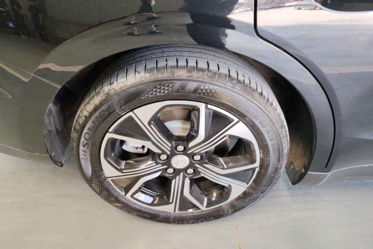 Used Hongqi E-QM5 2021 Charging Version Flagship Edition Exterior 5