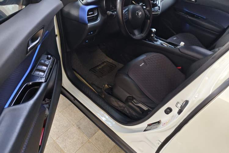 Used Toyota C-HR 2018 2.0L Leading with Sunroof China V Standard