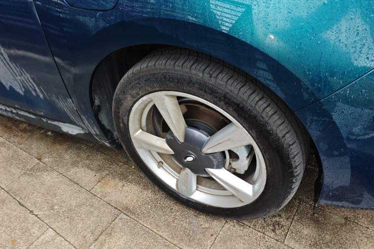 Used ORA Good Cat 2023 401 km Standard Range Prestige Version Lithium Iron Phosphate Right Front Wheel Hub