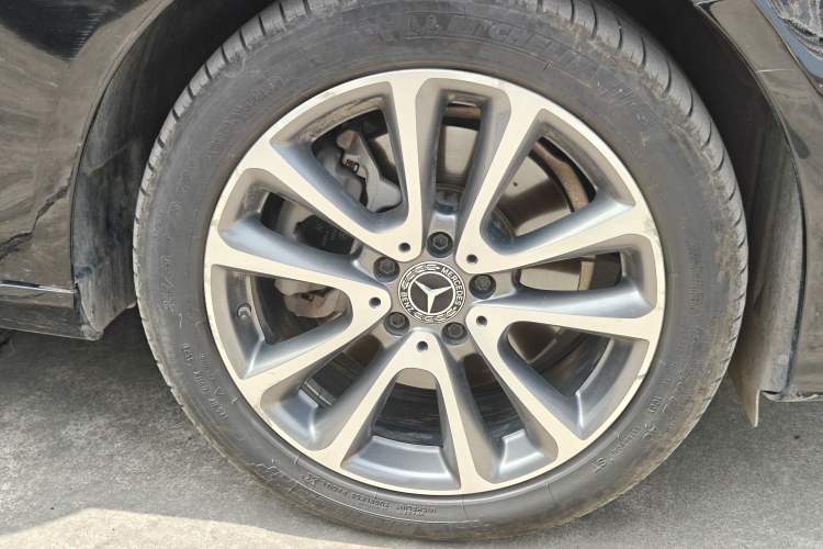 Used Mercedes-Benz E-Class 2019 E 260 L Right Front Wheel Hub