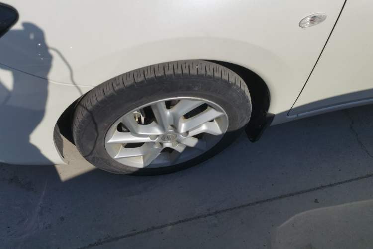 Used Nissan Tiida 2021 1.6L CVT Cool Edition Left Front Wheel Hub