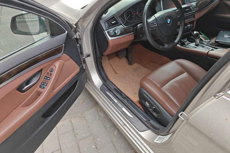 Used BMW 5 Series 2014 525Li Leading Model
