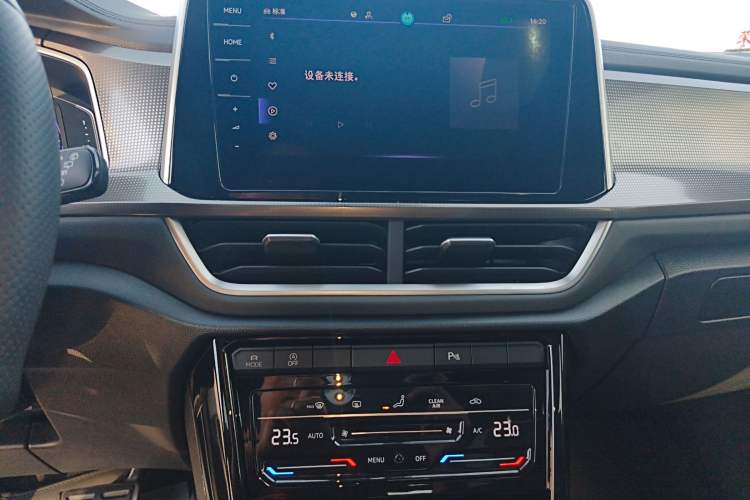 Used Volkswagen T-ROC 2023 300TSI DSG Two-Wheel-Drive Chen Guang Edition Audio And AC Panel