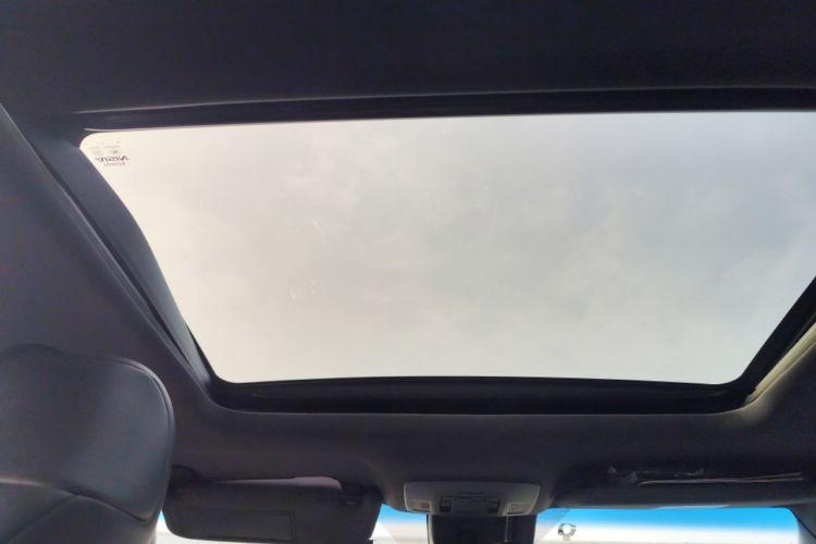 Used Toyota Avalon 2019 Dual-Engine 2.5L XLE Prestige Version China VI Standard Headliner