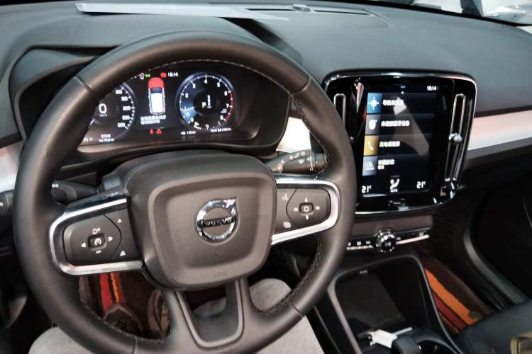 Used Volvo XC40 2022 T4 Four-Wheel Drive Smart & Stylish Edition
