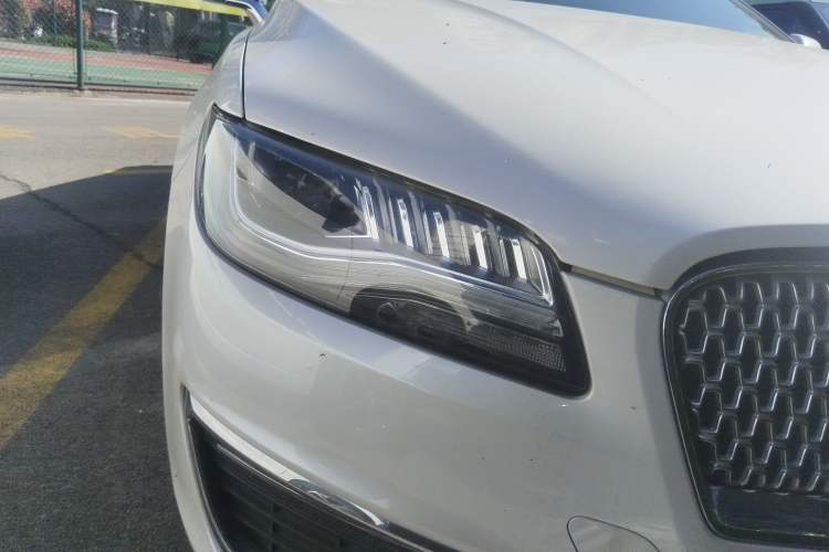 Used Lincoln MKZ 2017 2.0T Luxury Edition Right Front Headlight