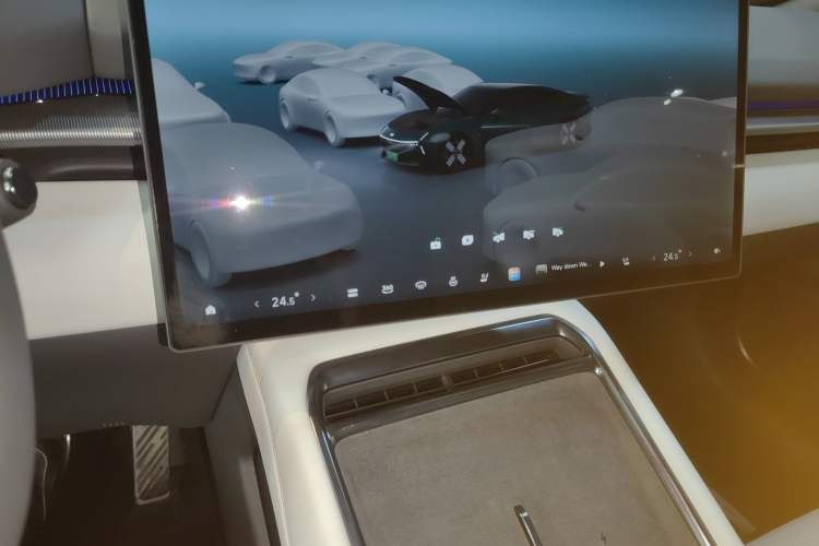 Used XPeng P7 2025 Model—750 All-Wheel-Drive High-Performance Ultra