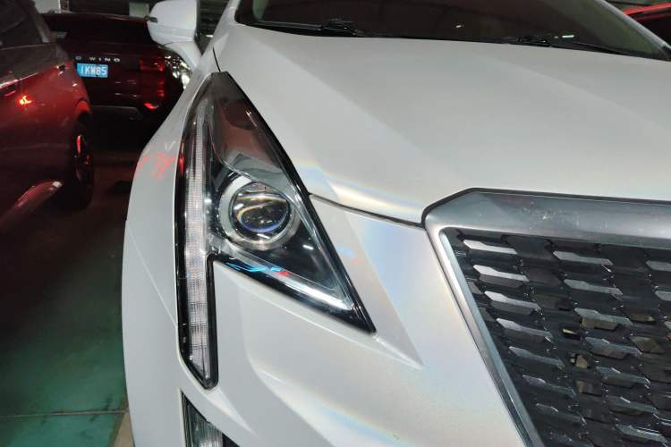 Used Cadillac XT5 2017 Anniversary Edition 25T Luxury Model Right Front Headlight