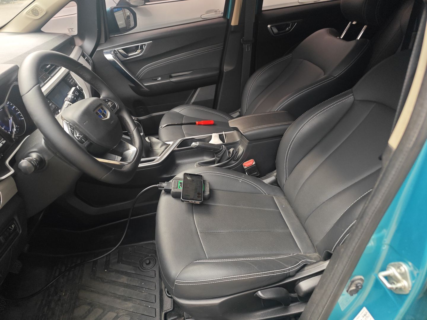 المقاعد الأمامية داخل السيارة