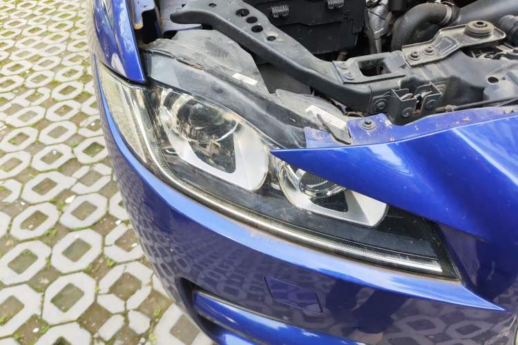 Used Jaguar F-PACE 2019 2.0T Four-Wheel Drive Urban Luxury Edition Right Front Headlight