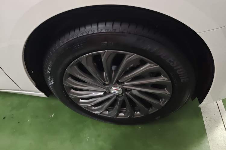 Used Buick LaCrosse 2025 28T Platinum Edition