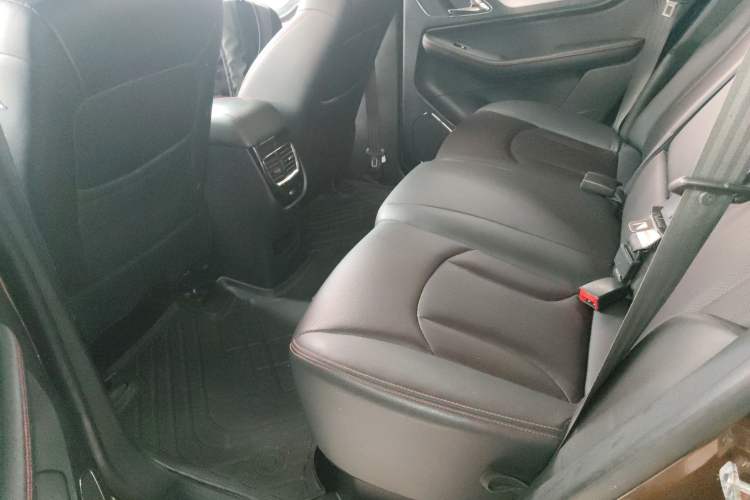 Used Baojun 560 2015 1.8L manual luxury version Left Rear Seat
