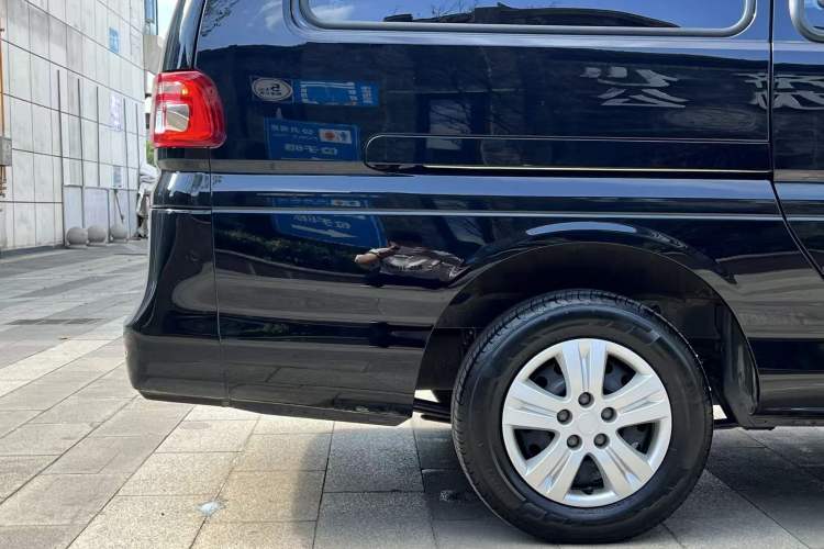 Used FORTHING Lingzhi 2023 M5L 1.6L Base Model 7 Seats Right Rear Wheel Hub