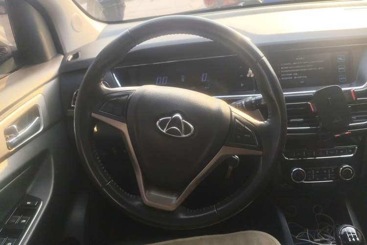 Used CHANGAN KAICHENG Oushang A600 2016 1.5L Manual Luxury 7-Seater Steering Wheel
