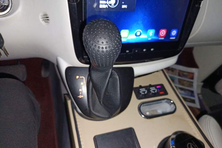 Used Mercedes-Benz Vito 2013 3.0L Elite Edition Gear Lever