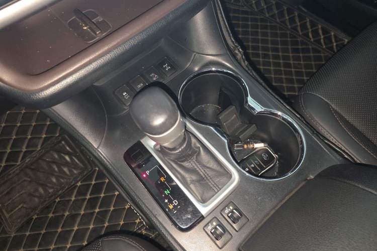 Used Toyota Highlander 2018 2.0T Four-Wheel Drive Prestige Version 7 Seats China VI Standard Gear Lever