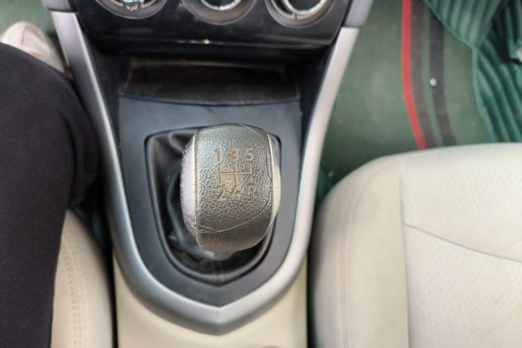 Used Peugeot 408 2013 1.6L Manual Comfort Edition Gear Lever