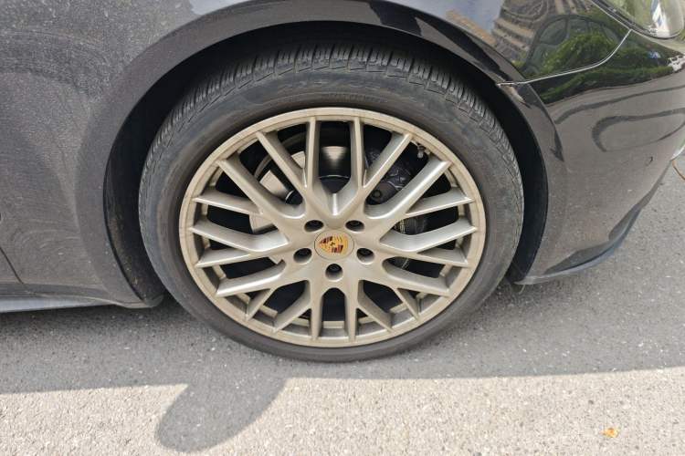 Used Porsche Panamera 2020 Panamera 10th Anniversary Edition 2.9T Right Front Wheel Hub