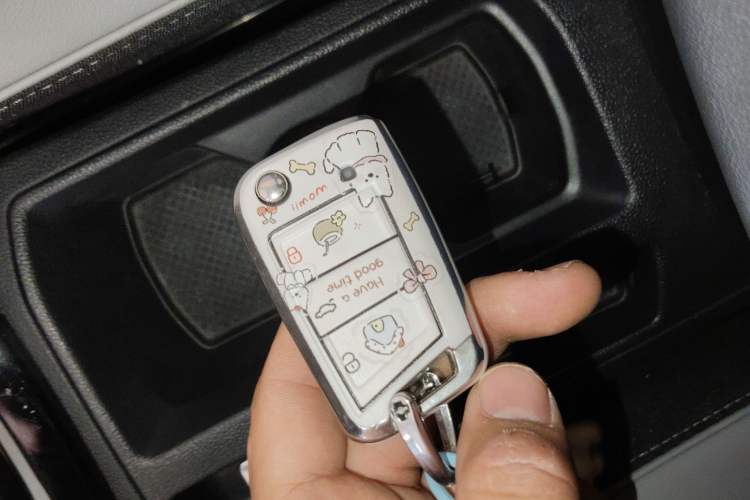 Used Volkswagen T-ROC 2025 Facelifted 300TSI DSG Two-Wheel-Drive Chen Guang Edition Vehicle Key