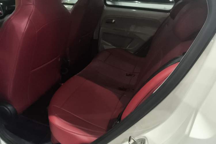 Used Volkswagen up! 2015 1.0L go high!
