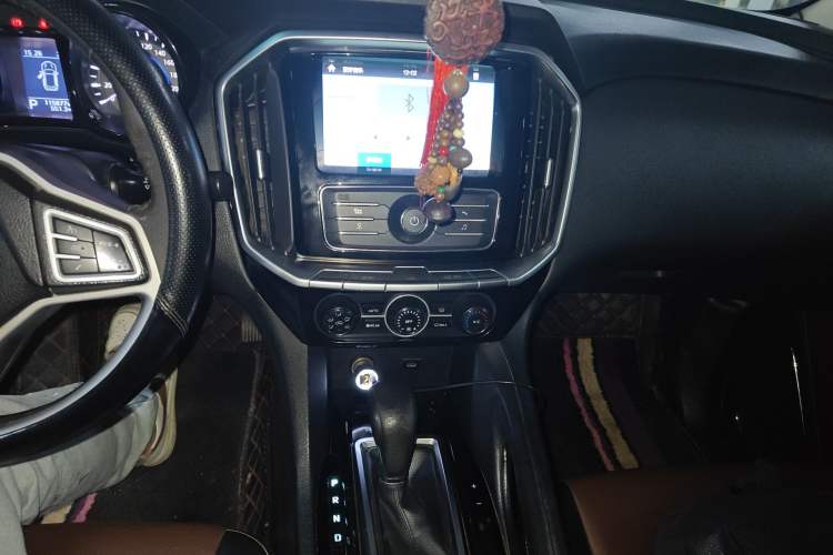 Used JMC Yusheng S350 2017 2.0T Automatic 2WD Diesel Luxury Version with Sunroof 7 Seats
