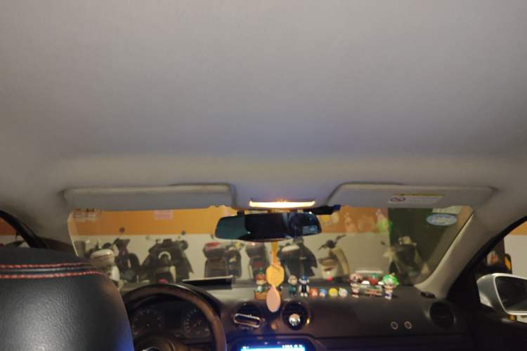 Used Volkswagen Jetta 2015 1.6L Manual Fashion Edition Headliner