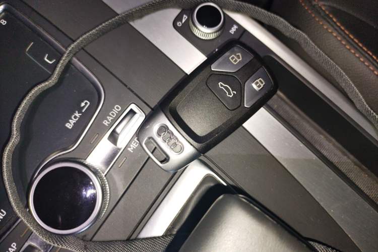 Used Audi Q5L 2018 40 TFSI Prestige Fashion Edition China V Vehicle Key