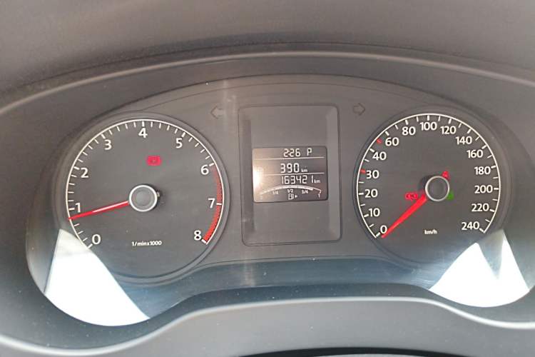 Used Volkswagen Sagitar 2014 Revised Version 1.6L Automatic Comfort Edition Instrument Cluster
