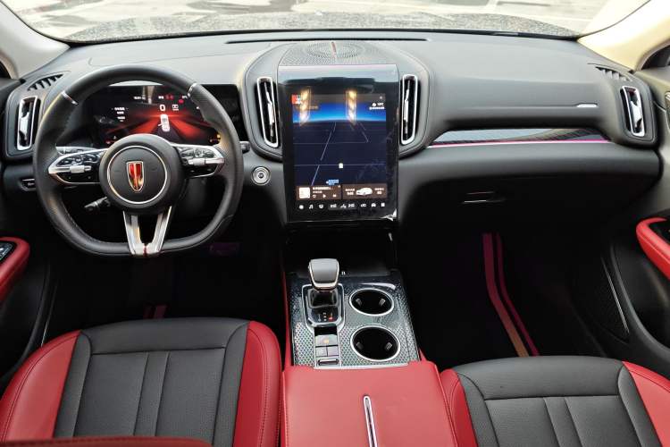 Used Hongqi HS3 2023 1.5T Two-Wheel Drive Shanwei Edition Center Console