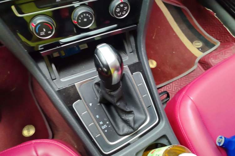 Used Volkswagen Golf 2018 1.6L Automatic Fashion Model