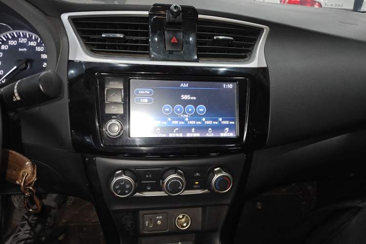 Used Nissan Sylphy 2019 Classic 1.6 XL Manual Luxury Edition Audio And AC Panel