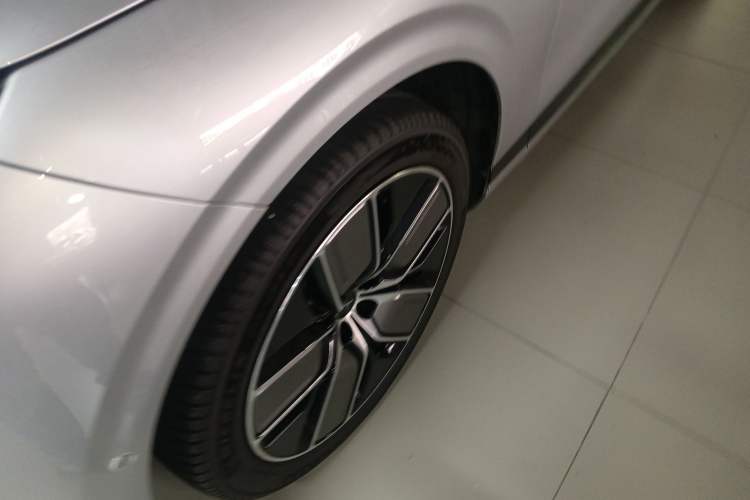 Used XPeng G9 2022 702 Pro Left Front Wheel Hub