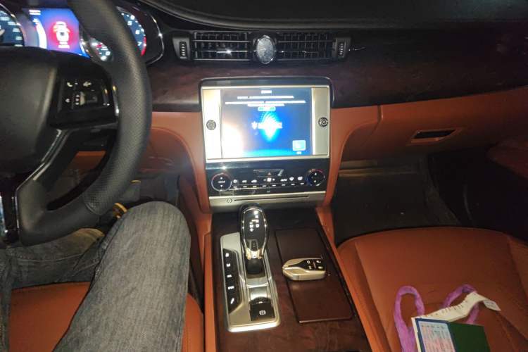 Used Maserati President 2013 3.0T Standard Model Audio And AC Panel