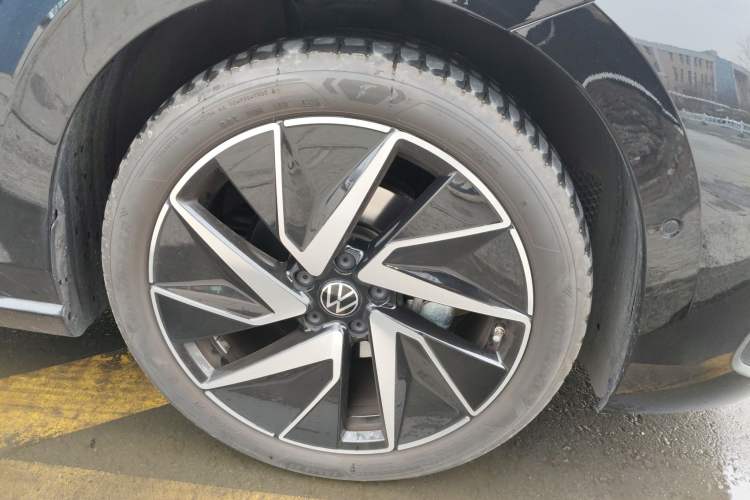 Used Volkswagen Magotan 2024 380TSI DSG Ultimate Edition Right Front Wheel Hub