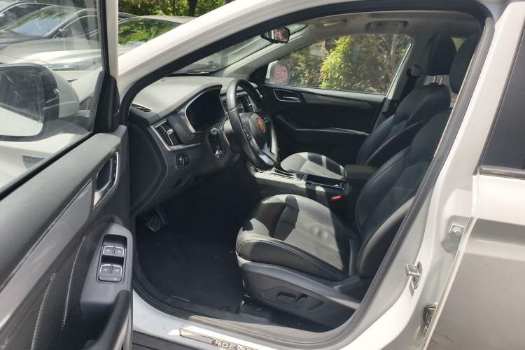 Used Roewe RX5 2016 30T Two-Wheel Drive Automatic Internet Smart Edition
