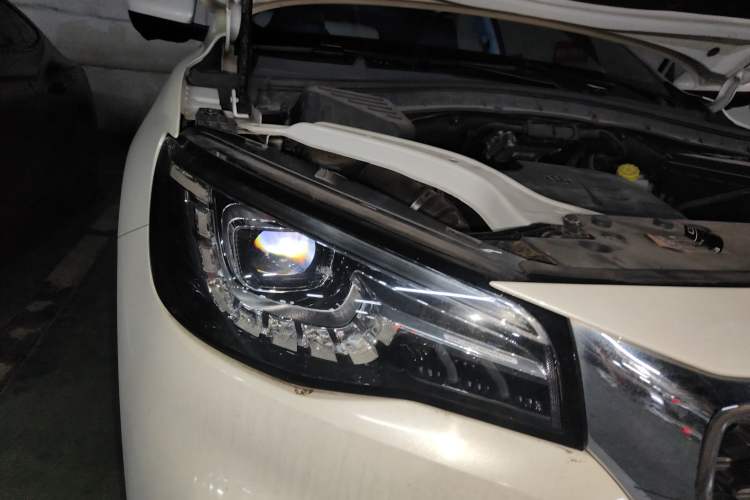 Used MG HS 2018 20T Automatic Two-Wheel Drive Hormone Passion Edition China V Standard Right Front Headlight