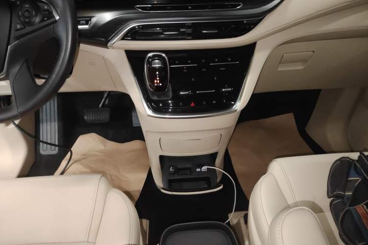 Used Buick GL8 2023 ES Lu Zun Deluxe Model
