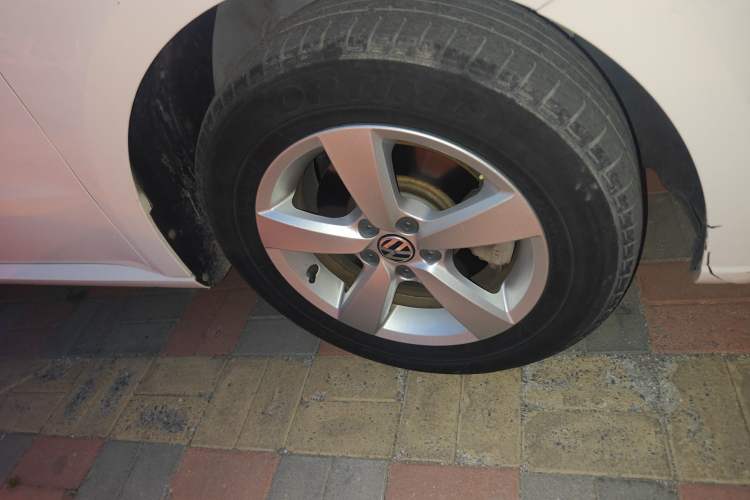 Used Volkswagen Gran Lavida 2013 1.6L Manual Fashion Model Right Front Wheel Hub