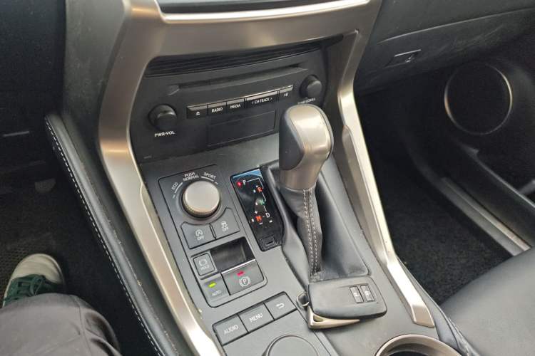 Used Lexus NX 2015 200T All-Wheel-Drive Fēngshàng Edition Gear Lever