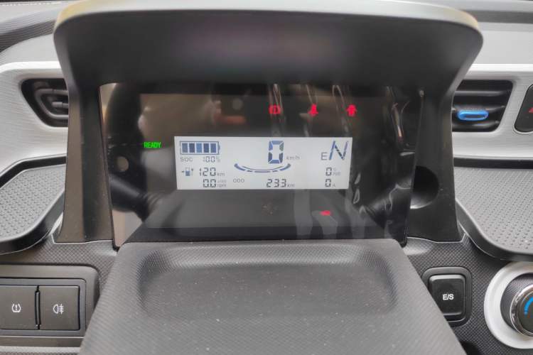 Used Wuling Hongguang MINIEV 2022 Easy Version Lithium Iron Phosphate
